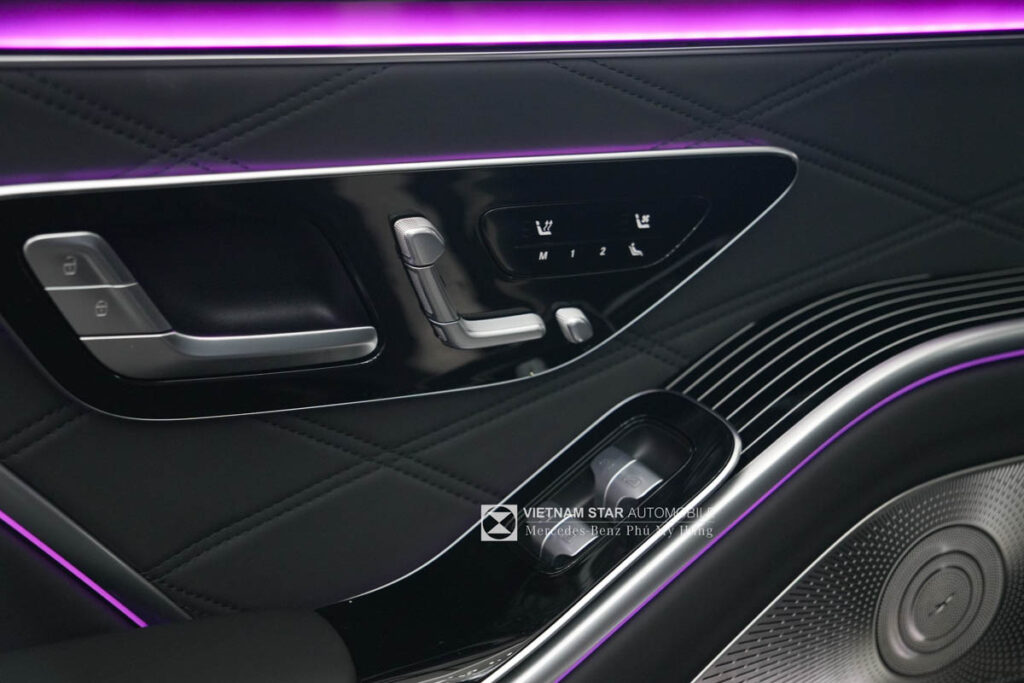 Nội Thất Maybach S450: Đỉnh Cao Nghệ Thuật – Trải Nghiệm Xa Xỉ Qua Năm Giác Quan Ốp Nội Thất MANUFAKTUR Màu Đen Piano