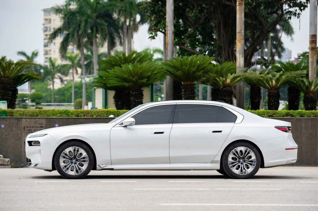 BMW 740i Pure Excellence BMW 740i Pure Excellence