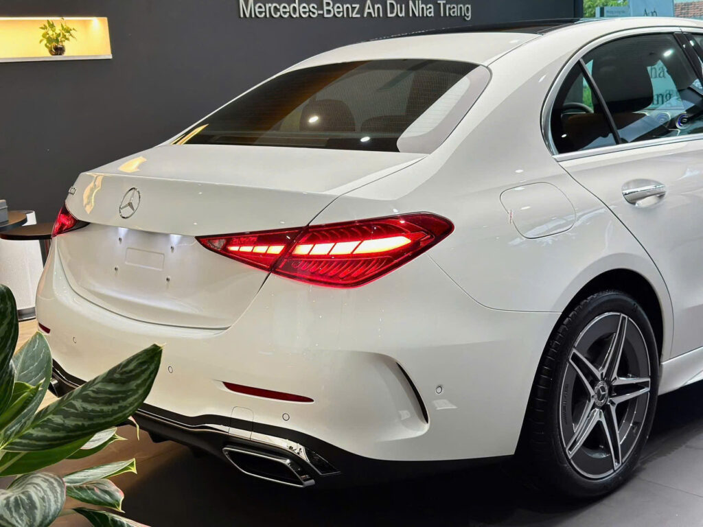 Mercedes C300 AMG giá lăn bánh tại Nha Trang