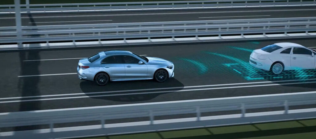 Hệ thống hỗ trợ giữ khoảng cách chủ động DISTRONIC trên xe Mercedes-Benz