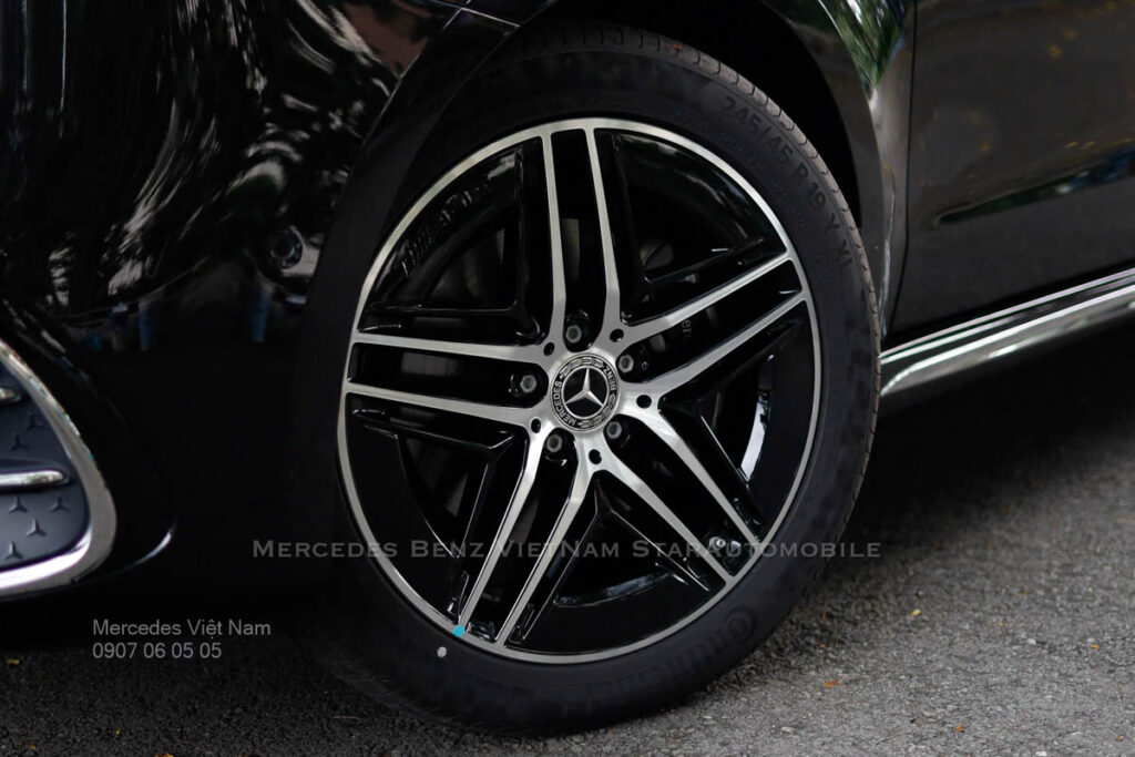 Mercedes-Benz V300 AMG Trang Bị Bộ Mâm xe AMG 5 chấu đôi 19 inch