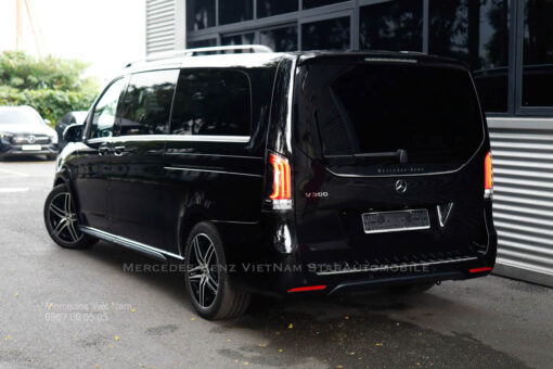 Mercedes-Benz V300 AMG Màu Đen Lăn Bánh Tại TP Hồ Chí Minh