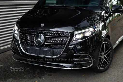 Mercedes-Benz V300 AMG Lăn Bánh Tại Việt Nam
