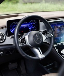 Xe Luot Chinh Hang Mercedes EQE 500 4Matic Cu 16