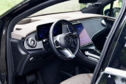 Xe Luot Chinh Hang Mercedes EQE 500 4Matic Cu 4