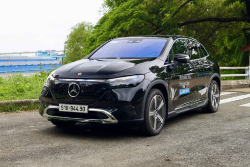 Xe Luot Chinh Hang Mercedes EQE 500 4Matic Cu 7