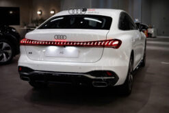 Audi A5 Coupe Đèn hậu LED với hiệu ứng chuyển động khi xi-nhan