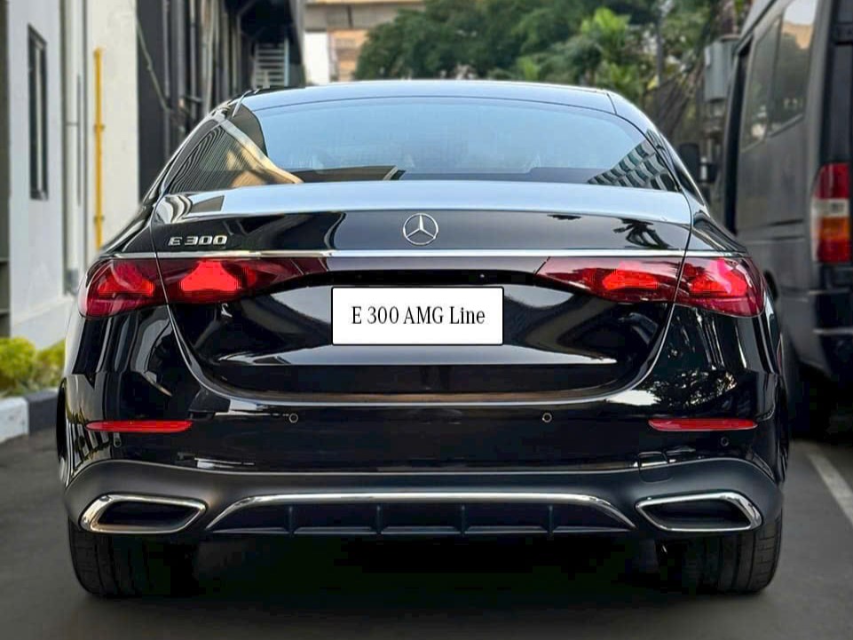 Giá Xe Mercedes E300 AMG Tại Việt Nam