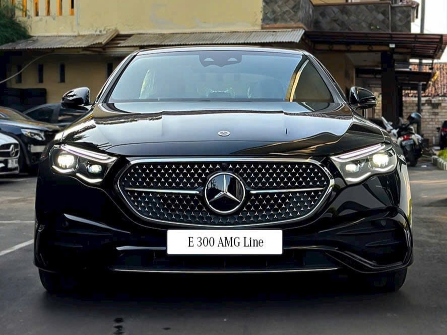 Giá Xe Mercedes E300 AMG Tại Việt Nam