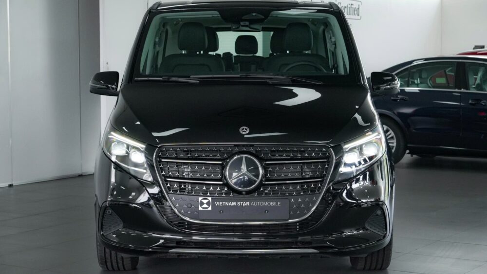 Alternative view of Mercedes-Benz V300 Avantgarde