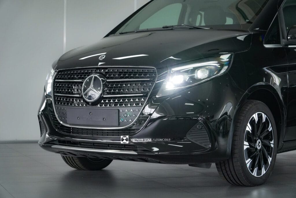 Ngoại Thất Mercedes-Benz V300 Avantgarde Màu Đen
