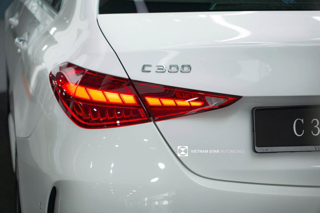 Mercedes C300 AMG 2025 Giá Bao Nhiêu