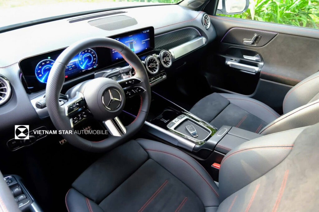 Mercedes EQB Trắng Nội Thất Đen