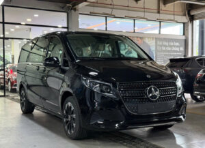 Mercedes V300 Avantgarde Màu Đen Lăn Bánh Việt Nam