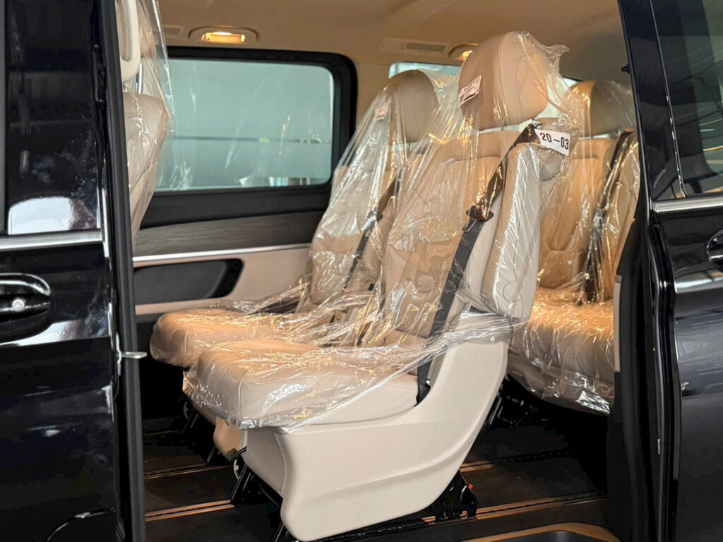 Mercedes V300 Avantgarde Màu Đen – Sẵn Xe, Giao Ngay Tại Mercedes Phú Mỹ Hưng Nội Thất Mercedes V300 Avantgarde Màu Đen