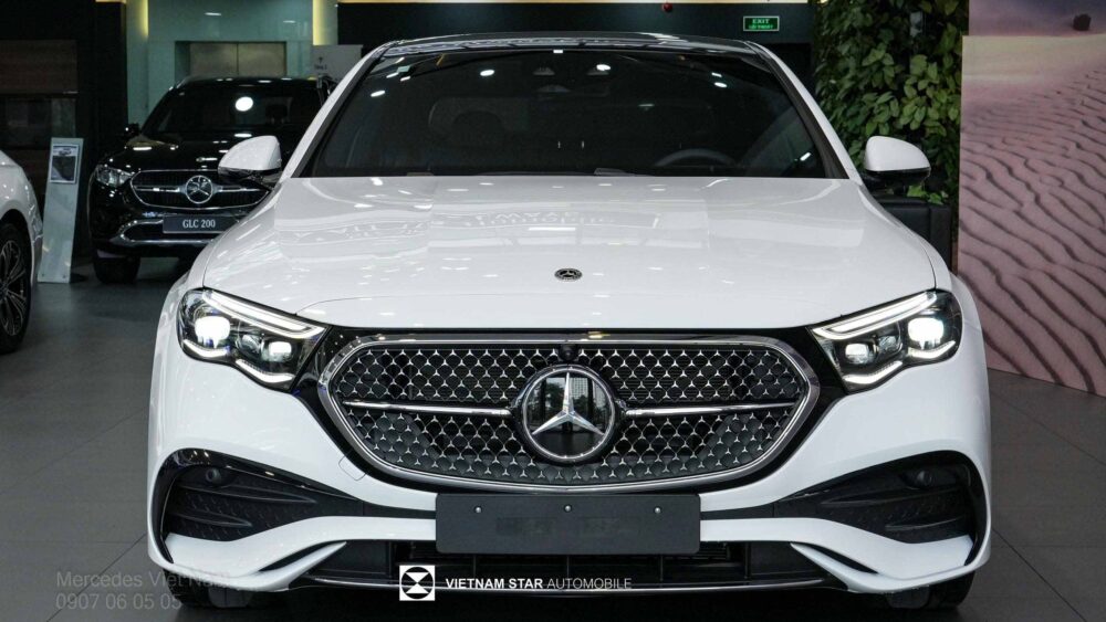Alternative view of Mercedes-Benz E300 AMG