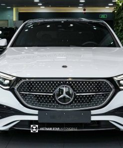 Alternative view of Mercedes-Benz E300 AMG