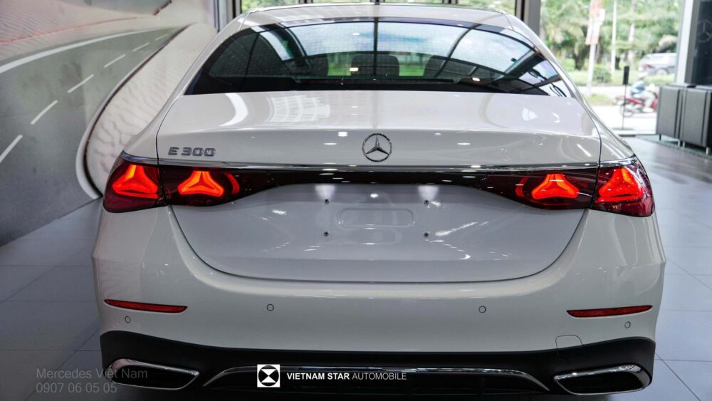 Mercedes Benz E300 AMG 4