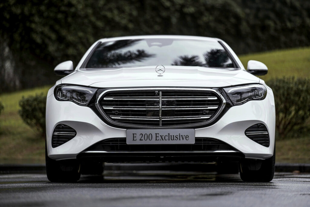 So Sánh Mercedes E200 Exclusive và E300 AMG – Sang Trọng Cổ Điển Hay Thể Thao? Mercedes E200 Exclusive và E300 AMG