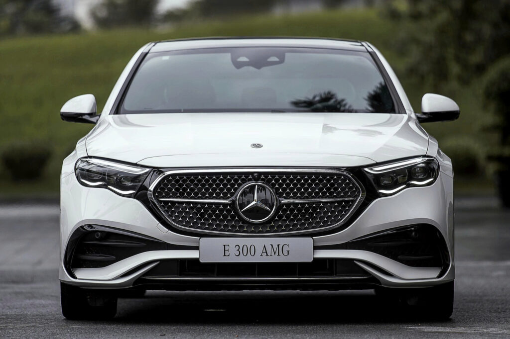 So Sánh Mercedes E200 Exclusive và E300 AMG – Sang Trọng Cổ Điển Hay Thể Thao? Mercedes E200 Exclusive và E300 AMG