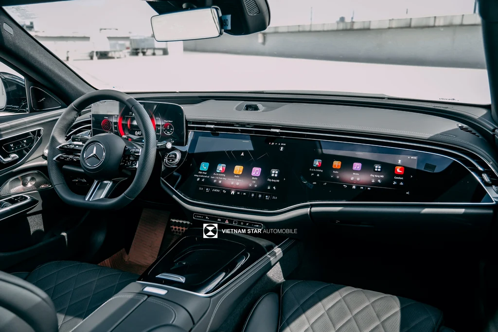 Mercedes-Benz E300 AMG Giá Lăn Bánh