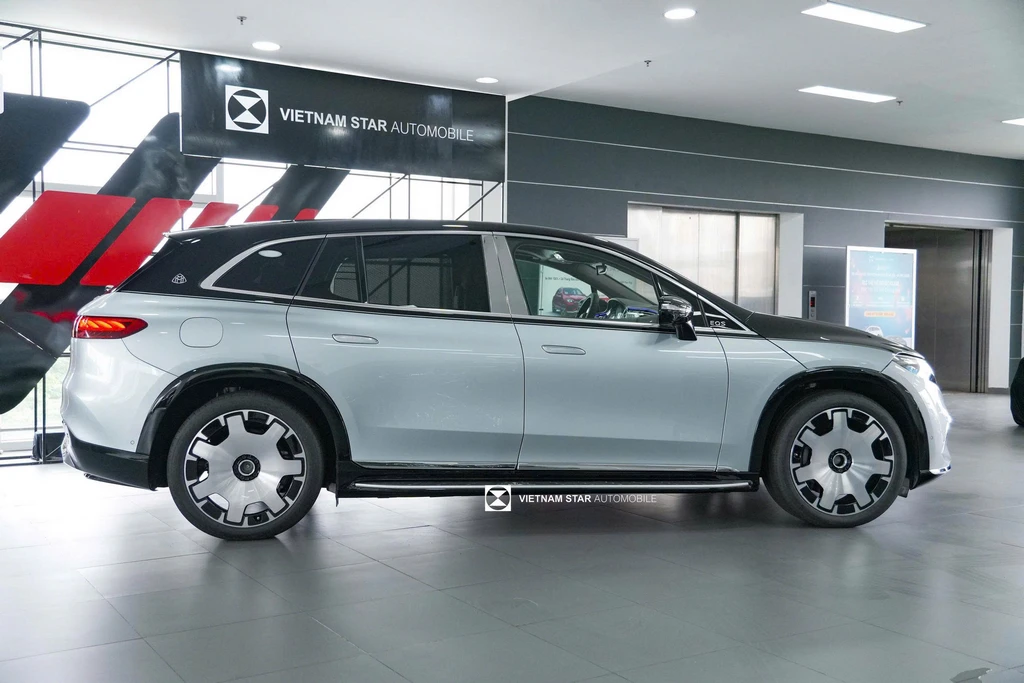 Mercedes-Maybach EQS 680 Màu Bạc Ánh Kim